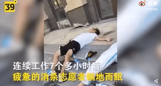 社会|“抱冰男孩”，火了！