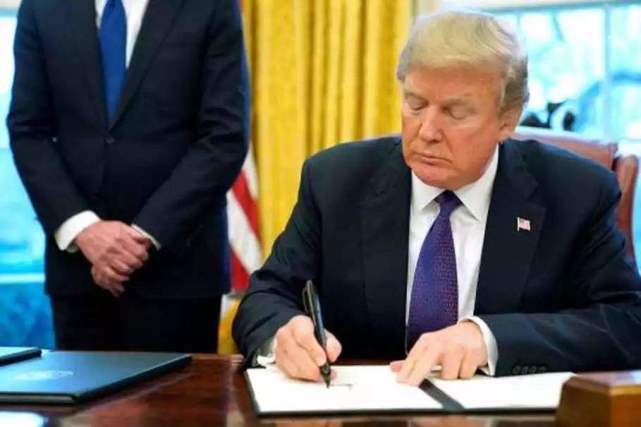 环球时报|着眼大选前民意回升 特朗普签署“缩水版”失业援助计划