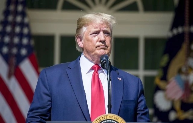 特朗普|美媒：特朗普考虑暂时阻止疑似感染新冠病毒的美国居民入境