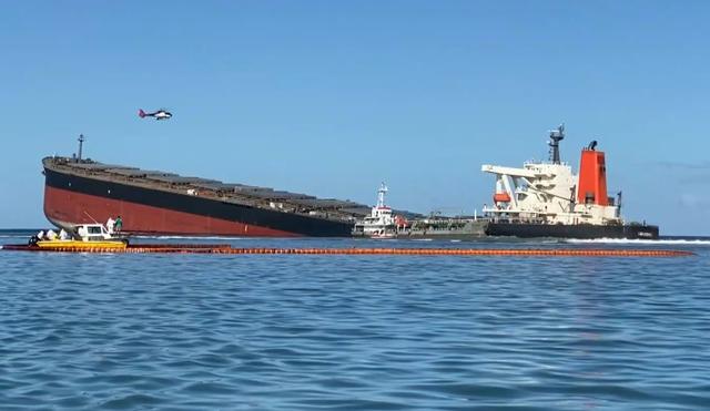 福州新闻网|实拍丨毛里求斯漏油危机 日本触礁货船进一步破裂