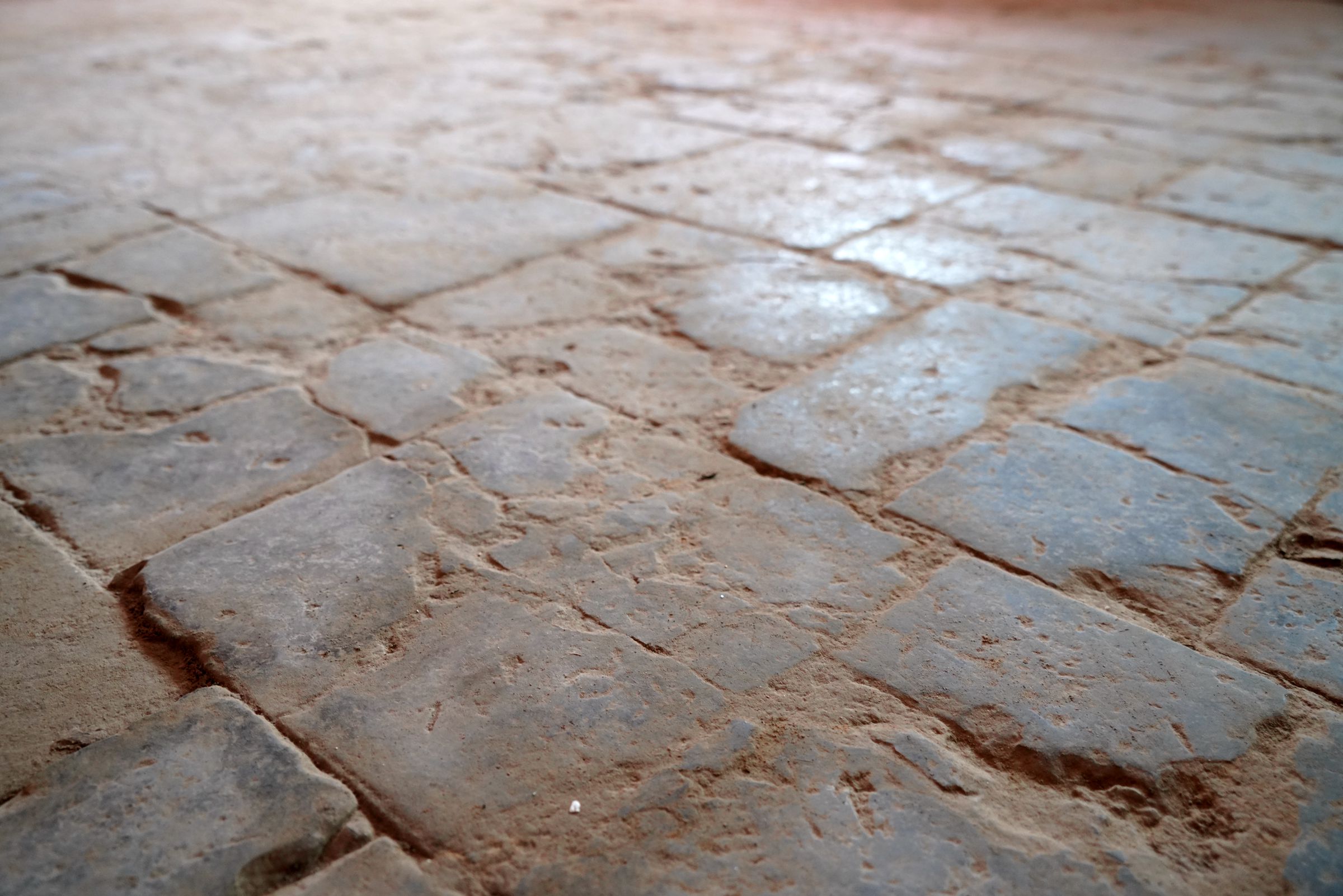 深山农村400年土豪宅院有人买房挖地寻宝结果出乎意料