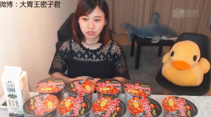 大胃王|抖音、快手回应“大胃王吃播”：宣扬量大多吃可直接封号