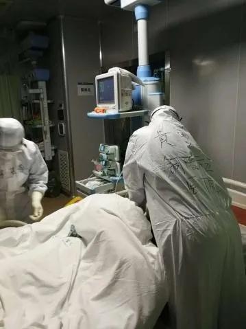 黄雯|“不要睡，醒来！”援鄂归来护士又出手了