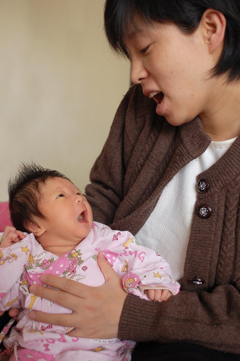 婴幼儿护理|孩子睡觉为什么总是一惊一乍的？