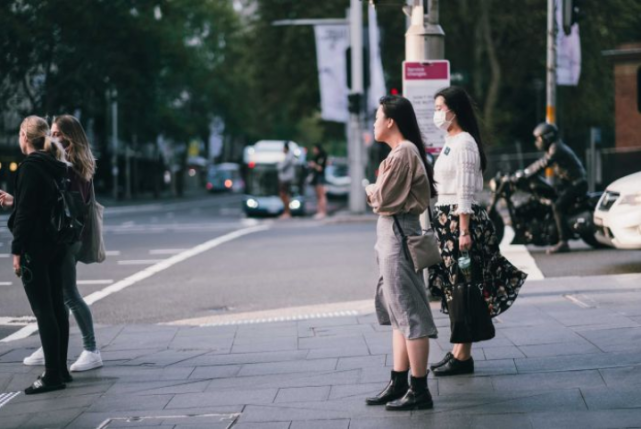 疫情|疫情下没补贴、为省钱不吃饭，调查称多数留学生会劝朋友别去澳洲