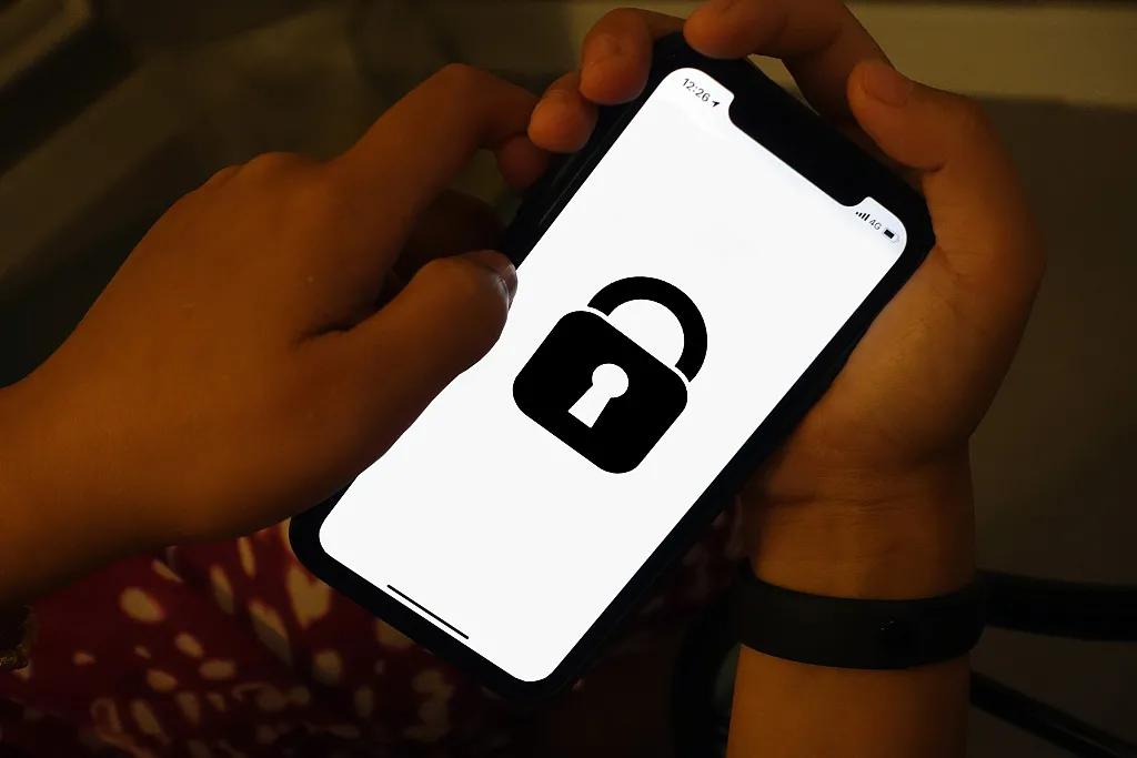 信息安全|细思极恐！竟有人用你的手机“偷窥”你……