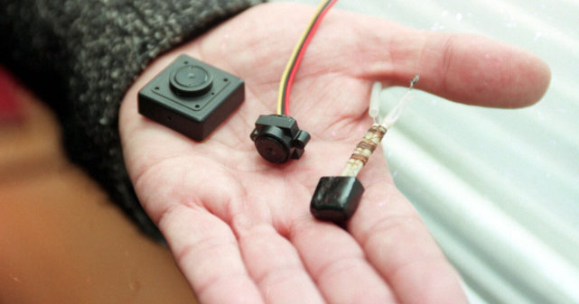 国际|俄驻荷兰武官汽车上发现跟踪设备，俄议员：可能是美国和英国干的