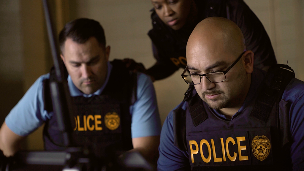 美国邮政|刷新认知：抓班农的，竟然是美国这个暴力执法机关