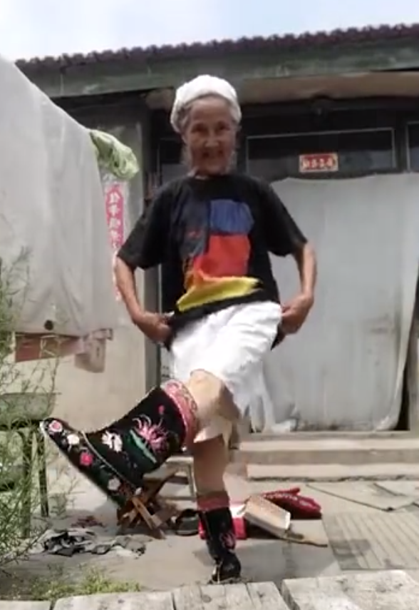 时装|为这个生活态度点赞！七旬宝藏奶奶靠“时装”火出圈