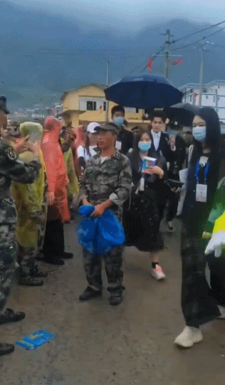 娱乐|保障明星人身安全,就能侵占路权招摇过市?