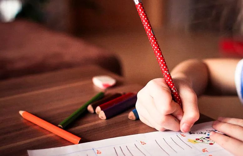 教育|在为孩子暑假作业犯愁呢？这位高中老师的作业辅导“五不法”，很实用！｜精选