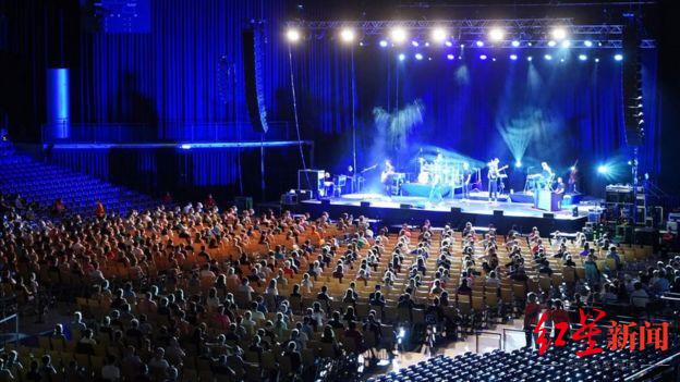 音乐会|新冠人数创新高之际，德国一州政府出800万支持办音乐会，原因竟是……