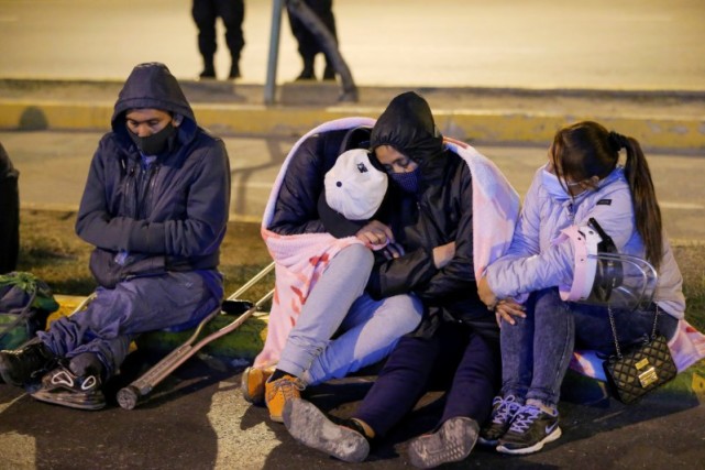 环球时报|秘鲁夜店违反防疫令被警方搜查，13人逃离时被踩踏致死