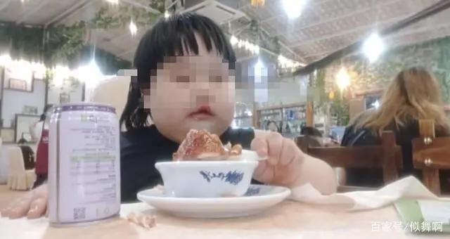 娱乐|3岁女孩被喂到70斤当吃播赚钱？父母还兴奋宣布……