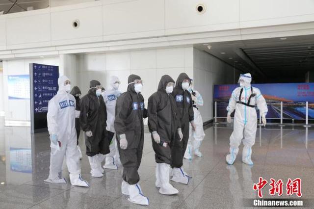 法律|中国警方向韩国移交遣送两名韩籍“红通人员”