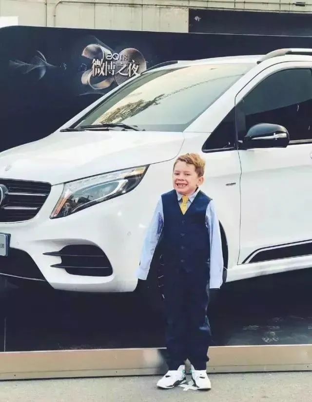 佩琪|3岁女童被喂到70斤做吃播：为了钱，别丢了底线