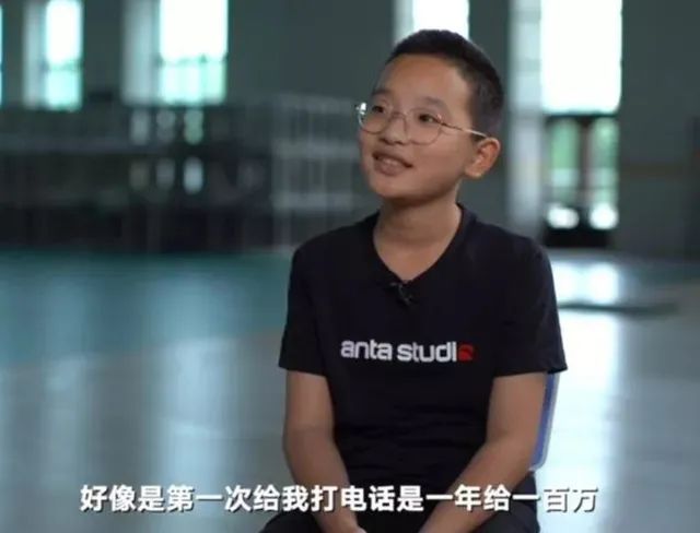 佩琪|3岁女童被喂到70斤做吃播：为了钱，别丢了底线