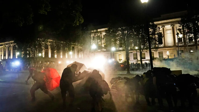 环球时报|经历乱夜，特朗普发声：我们不会容忍美国街头的无法无天！