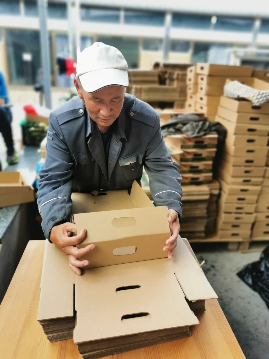 创业|走向我们的小康生活｜蜜桃红了，日子甜了