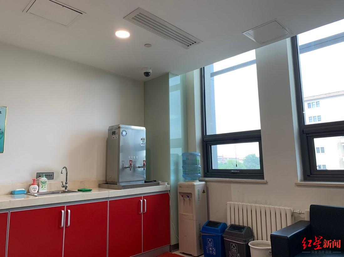 被害妄想症|前中行员工称被领导“圈禁”水房3个月后开除 同事：有被害妄想症