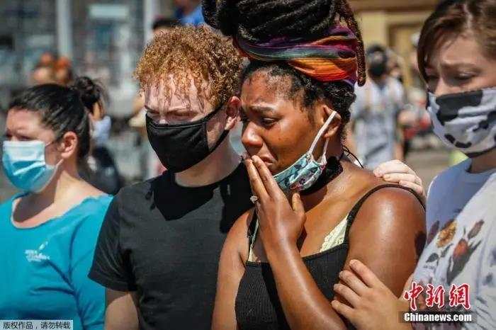 弗洛伊德|弗洛伊德死于毒品？“跪杀”警官要求撤销谋杀指控