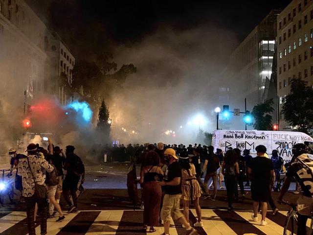 白宫|白宫外爆发抗议 美警方发射橡皮子弹眩晕弹“清场”