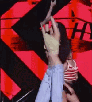 视觉志|看她被骂才明白，女孩为何都不敢「性感」？｜百家故事