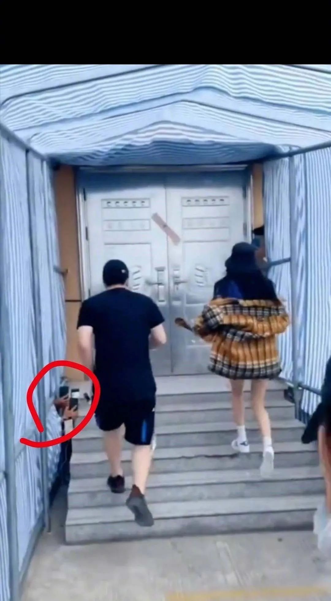 视觉志|看她被骂才明白，女孩为何都不敢「性感」？｜百家故事