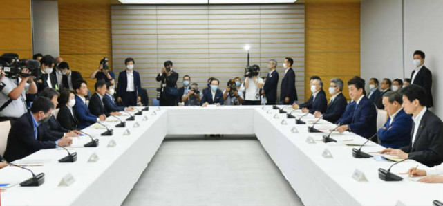 问题疫苗|安倍承诺到明年中期为所有日本人提供新冠病毒疫苗