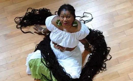 生活|再光鲜靓丽的装饰，也掩盖不住头发里透出的贫穷