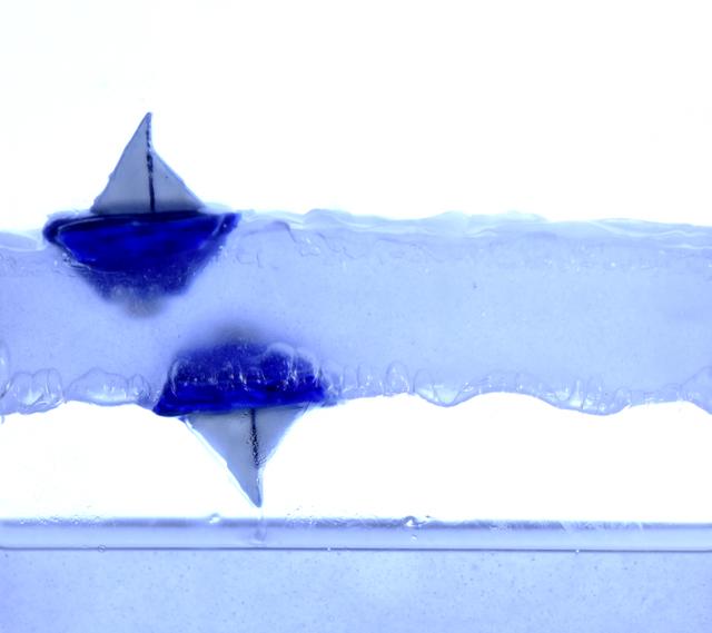 振动频率|一艘反向漂浮的小船，颠覆了你对浮力的理解