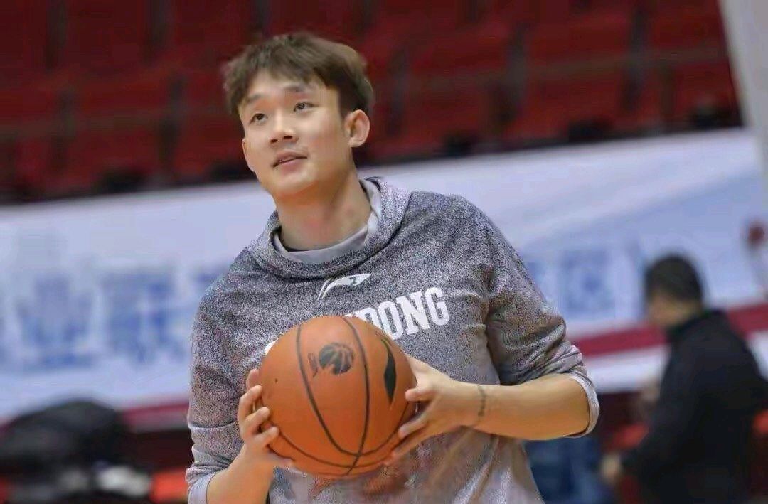 丁彦雨航签约山东男篮双方最好的结果球迷嘲讽只有睢冉不满意