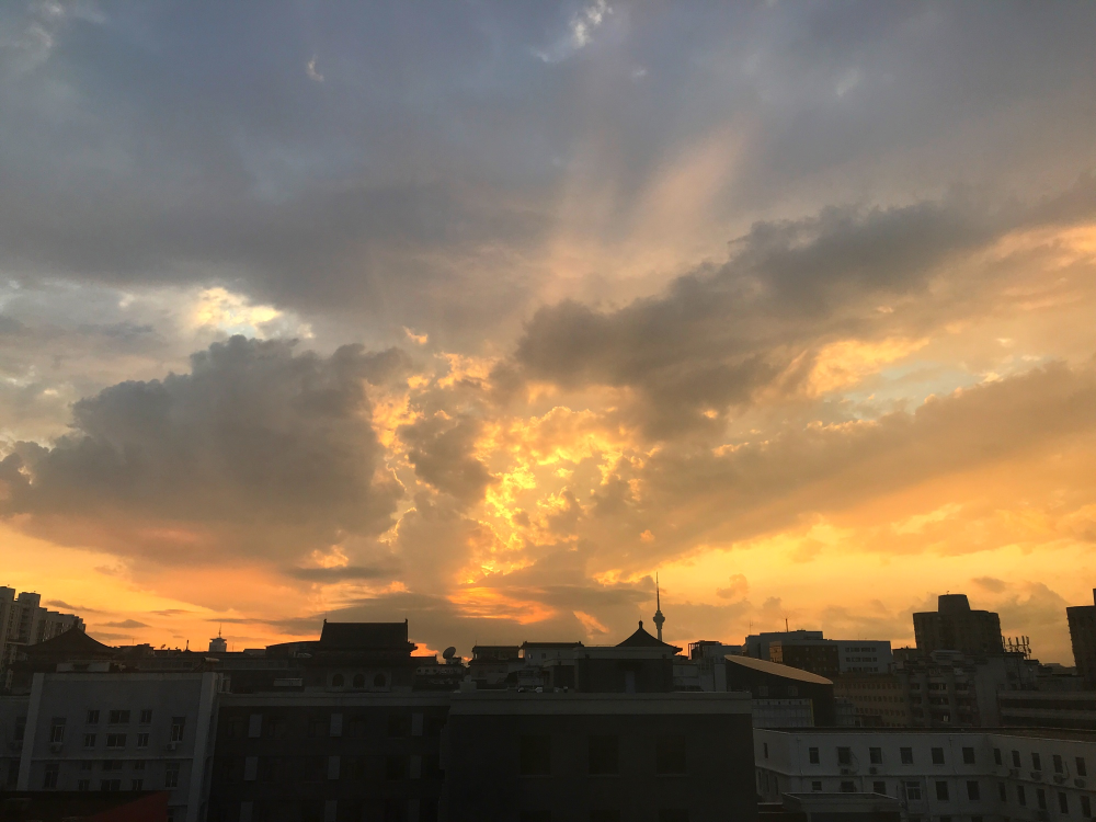 彩虹|美！雨后京城，晚霞与彩虹交辉