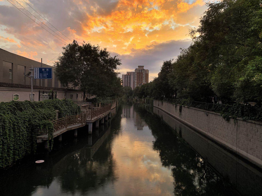 彩虹|美！雨后京城，晚霞与彩虹交辉