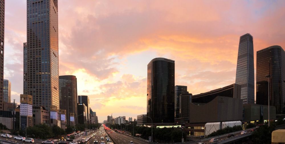 彩虹|美！雨后京城，晚霞与彩虹交辉