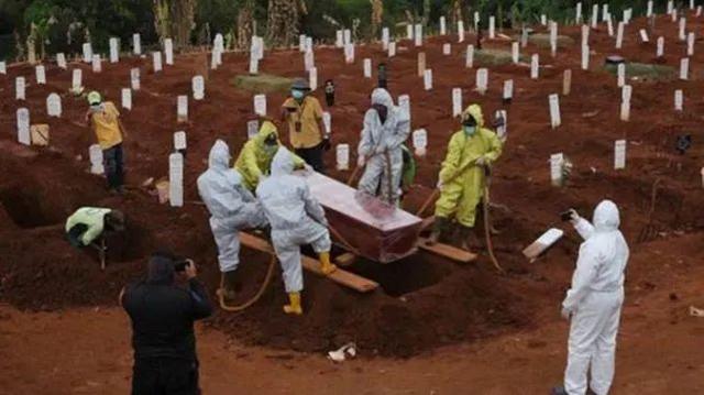 肺炎|为新冠肺炎死者挖坟墓？印尼一省出新招惩罚不戴口罩者