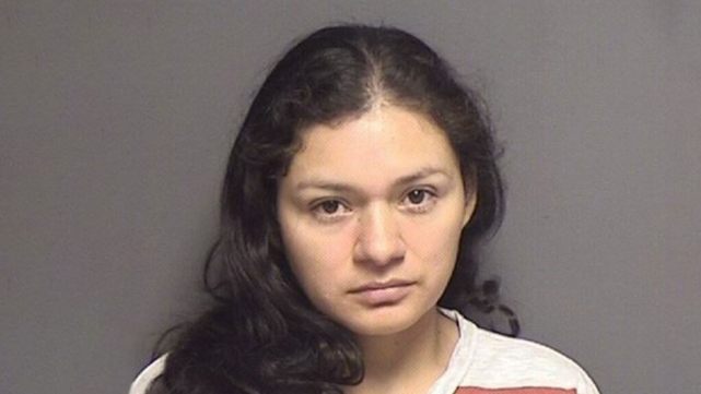 楼梯|八旬老人摔下楼梯死亡但疑遭钝器袭击，美国一护工被控谋杀