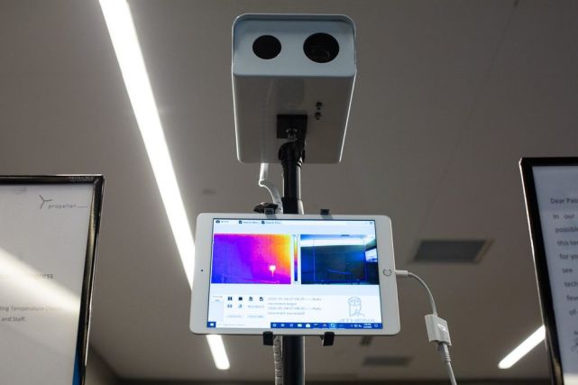 发烧症状|美国学校为开学斥巨资买测温设备，专家：发烧筛查是个糟主意