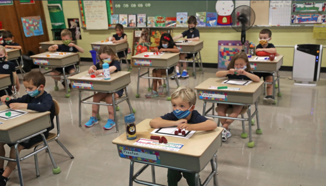 发烧症状|美国学校为开学斥巨资买测温设备，专家：发烧筛查是个糟主意