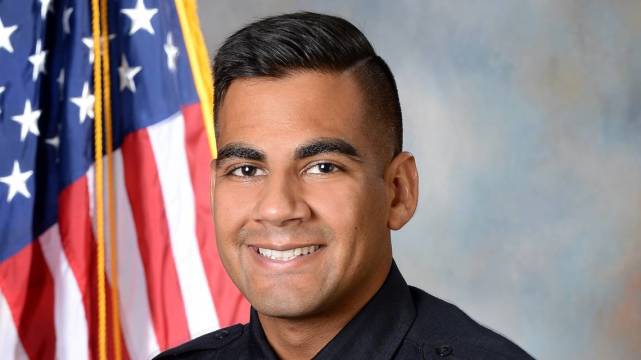 狗|美国一警官出警时被狗追，开枪却打死狗主人