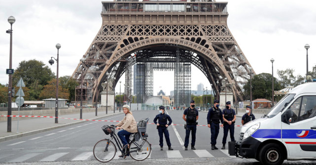 国际社会|巴黎埃菲尔铁塔又遭疑似“炸弹威胁”，游客一度被疏散