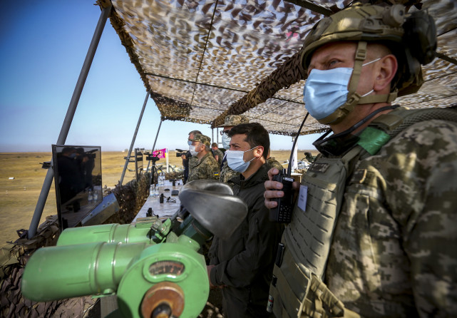 导弹|尴尬！乌克兰总统现场观看美制“标枪”演习，结果导弹没射出去