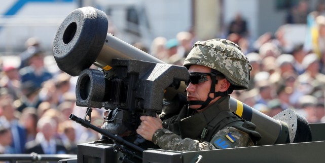 导弹|尴尬！乌克兰总统现场观看美制“标枪”演习，结果导弹没射出去