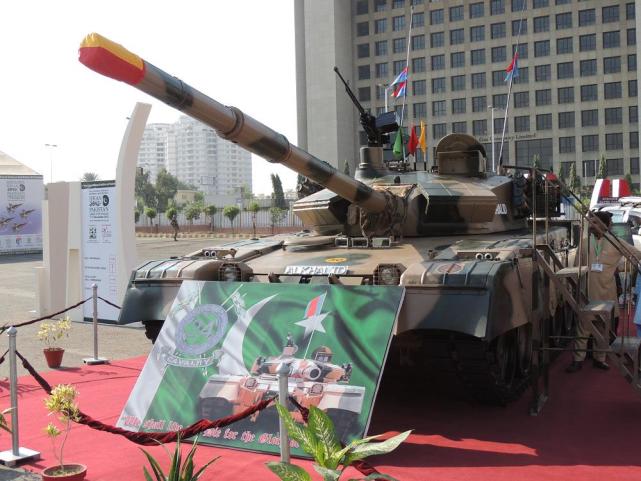 陆军|巴基斯坦拿到中国VT-4坦克，印军坦克面临被“切黄油”的厄运