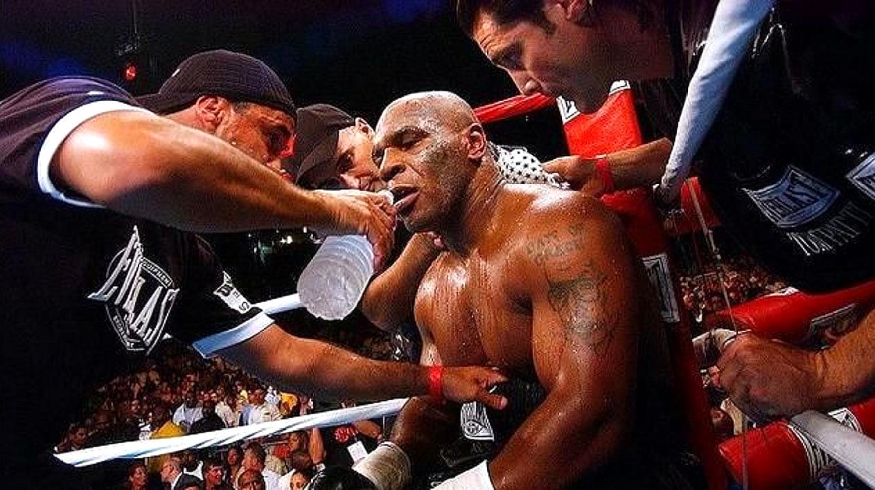 野兽泰森当裁判遭人找事一拳ko撂倒观众意外之喜