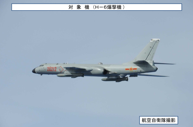日本空自拍摄的解放军轰-6K轰炸机