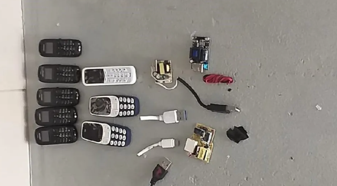 国际|巴西一男囚肛门排出8部手机、4个插头、7个芯片……