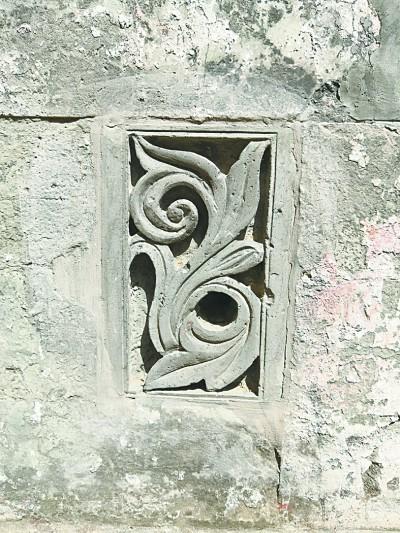 窗户|宫殿墙根处的小窗户干啥用