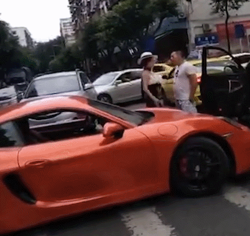 社会|月薪25000发帖“工资少得想哭”:越爱炫耀,越显得你low