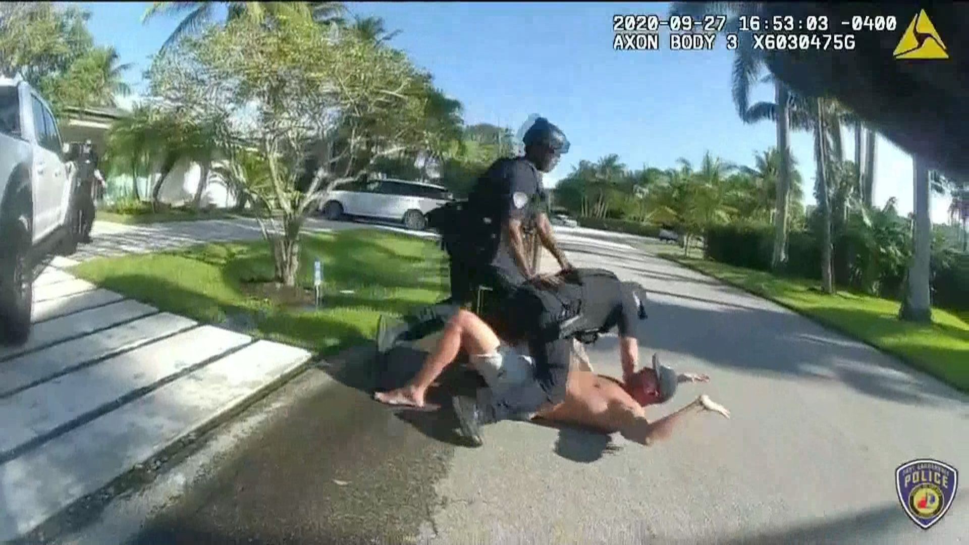 特朗普|特朗普前竞选经理持枪要自残，酒后赤身被拘视频被警方公布